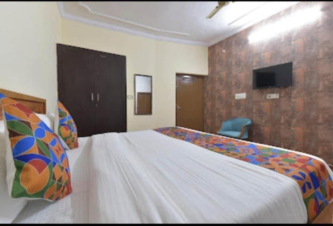 OYO 79261 Hotel Kuhu Palace Jaipur Bagian luar foto